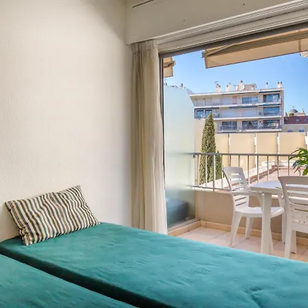 Apartment Proche Et Commerces Avec Clim, Wi-fi Et Balcon - Fr-1-466a-30