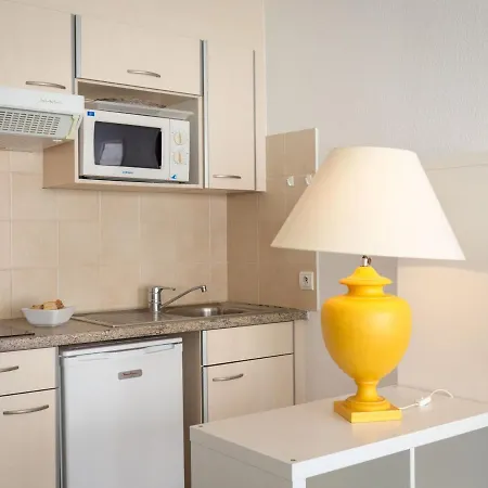 Proche Et Commerces Avec Clim, Wi-fi Et Balcon - Fr-1-466a-30 *